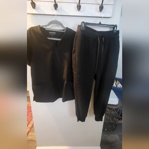 Like New Mandala Black women scrub set